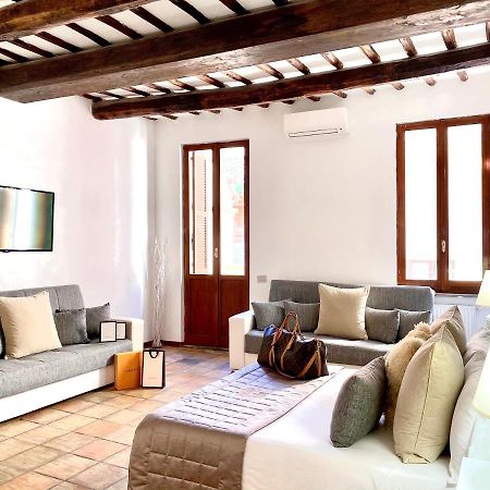 Fontana Di Trevi Private Luxury Apartaments Рим Экстерьер фото